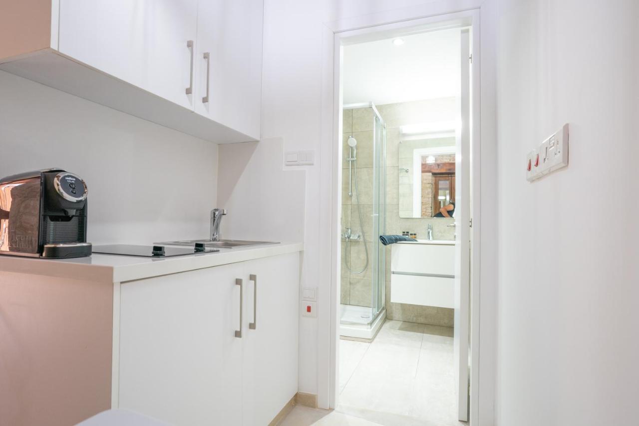 Eidyllio Luxury Suites โอโมโดส ภายนอก รูปภาพ